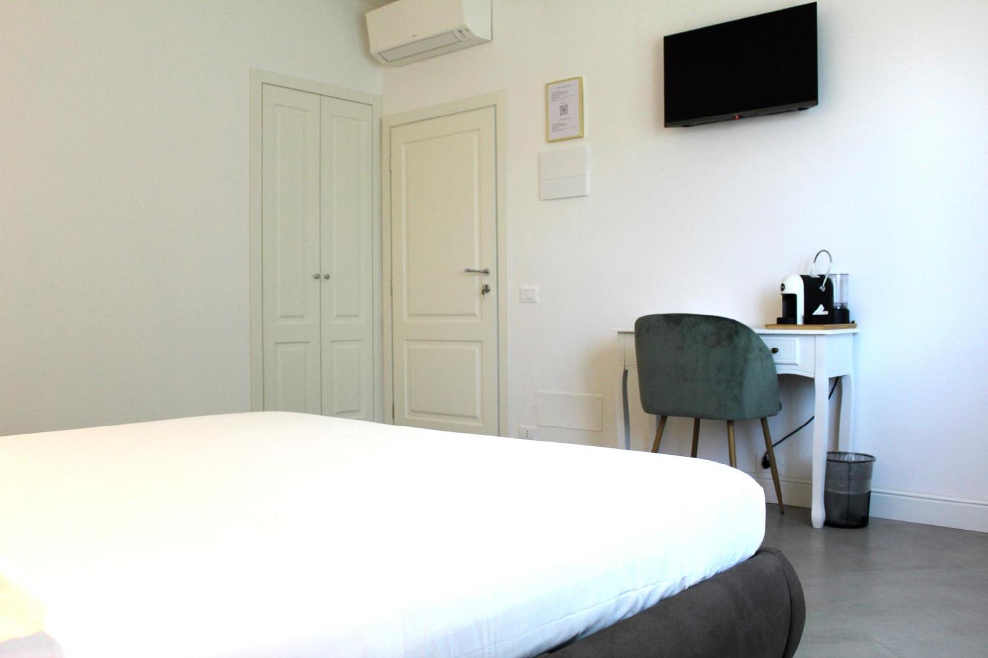 Villa Forte Salvi - Rooms Πεσκιέρα ντελ Γκάρντα Εξωτερικό φωτογραφία